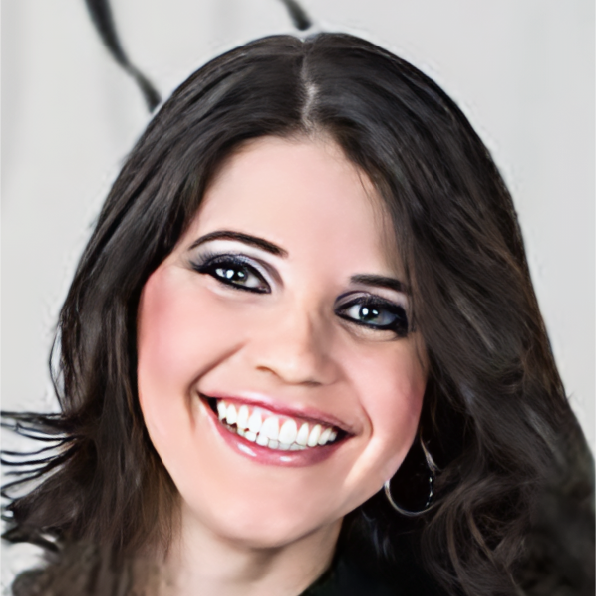 Foto Quadrada da Dra. Viviane da Cunha Dentista da Clínica Espaço Odonto DF